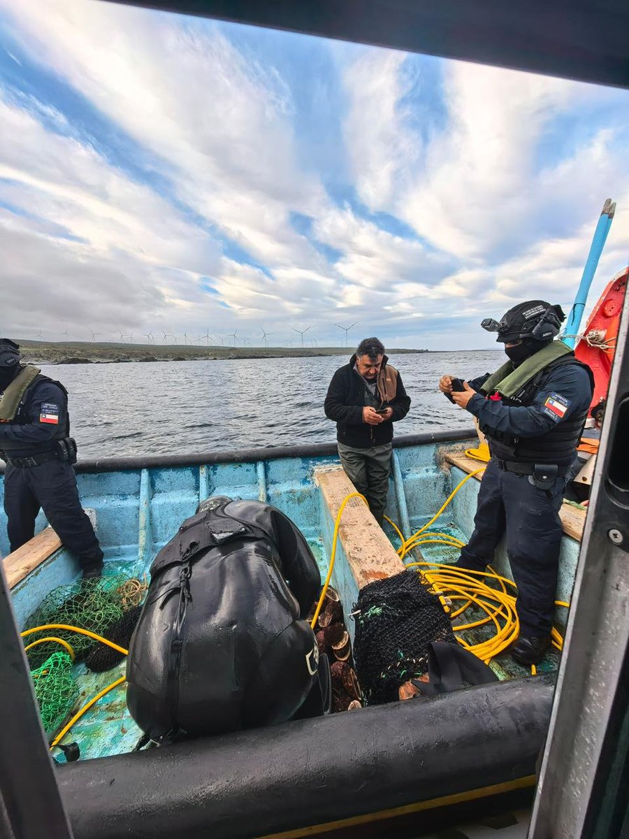 DGTM_Chile's tweet photo. Policía Marítima de la Capitanía de Puerto de #Huasco, a bordo de la PM-2503 “Guacolda”, efectuó patrullajes preventivos en Caleta #Chañaral de Aceituno, concretando 01 detención por orden vigente y 10 citaciones a Fiscalía Marítima.

#AutoridadMarítima #SeguridadMarítima https://t.co/Nh2F8NC3rA
