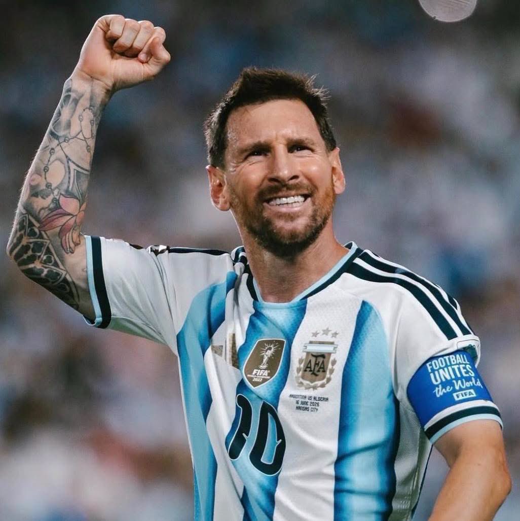 Silvita_Sorian0's tweet photo. Hoy y siempre Lionel 🐐🩵

Muchas  gracias por tan lindo viaje, por permitirnos disfrutar del fútbol, te vamos a extrañar mucho no verter en la selección argentina 🇦🇷 🥹💔 https://t.co/LHy4neOSnG