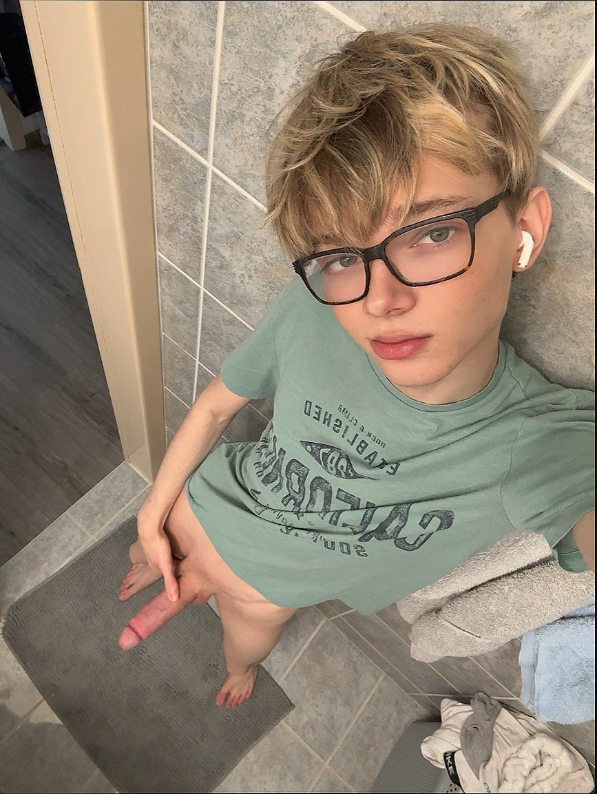 twinkyboyadam's tweet photo. heeey 👀 https://t.co/JhcrZcxxA2