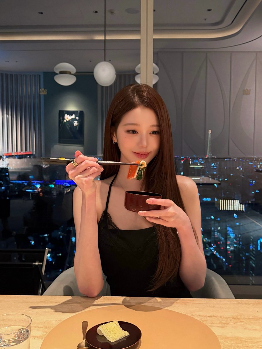 Wonyime's tweet photo. my wish is staying between me and the universe, but these pictures are free for everyone to see :p here's a little glimpse of my happy, pretty self during dinner! https://t.co/sBFVRzSrUv