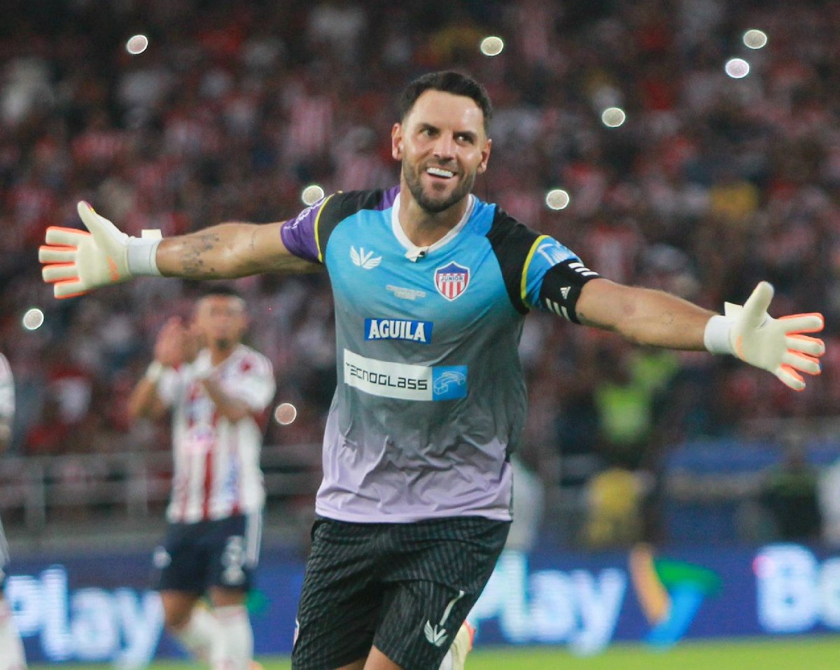 Ellucero's tweet photo. 🚨🦈 Hinchas de @JuniorClubSA, ¿les gustaría Sebastián Viera como nuevo DT?

Los leo. https://t.co/N2YWDRgZqt