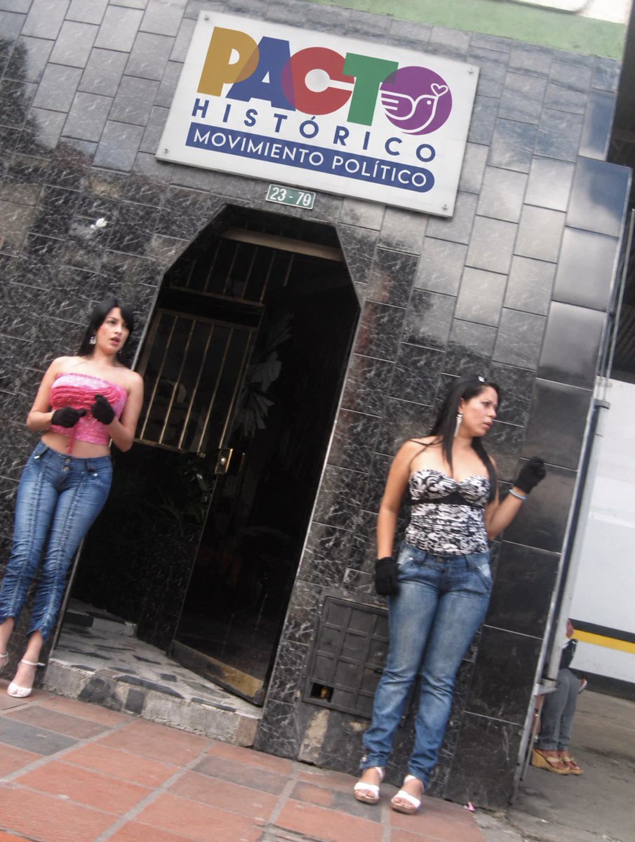 darango_htx's tweet photo. Cuartel general del @PactoCol. https://t.co/tKA7PoG8je