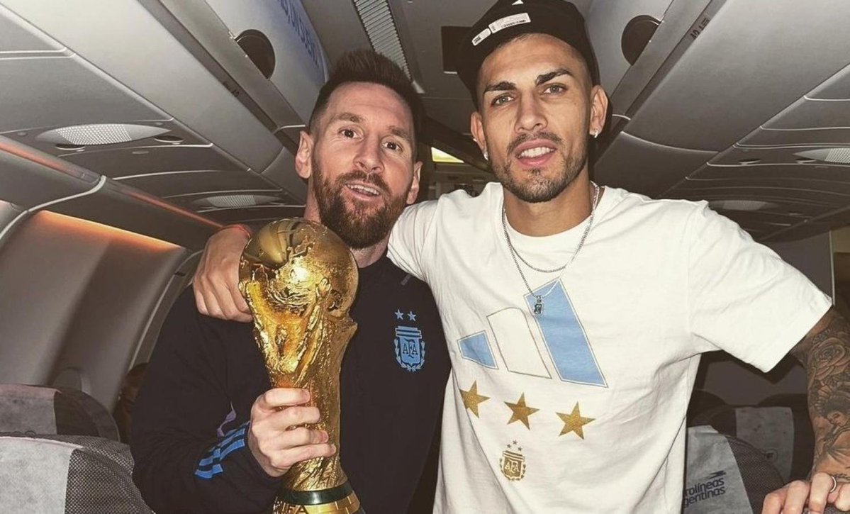 la12tuittera's tweet photo. ✍️LEANDRO PAREDES en Instagram con sus palabras a Lionel #Messi tras anunciar su retiro:

"GRACIAS POR ABSOLUTAMENTE TODO!!!

SOS Y SERÁS EL MÁS GRANDE DE TODOS !

TE AMAMOS CAPITÁN ❤️🇦🇷" https://t.co/yhbLbPReNA