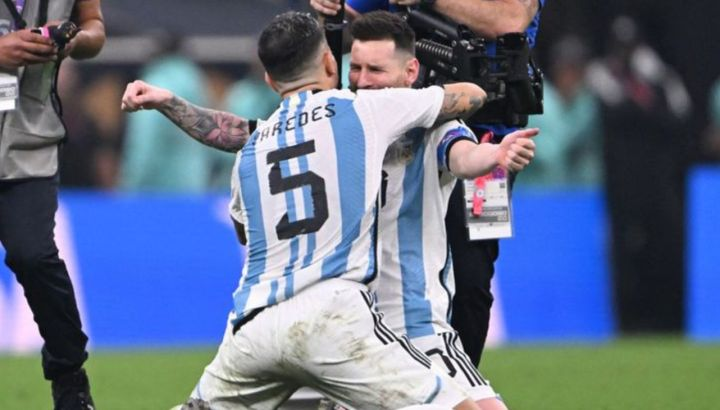 la12tuittera's tweet photo. ✍️LEANDRO PAREDES en Instagram con sus palabras a Lionel #Messi tras anunciar su retiro:

"GRACIAS POR ABSOLUTAMENTE TODO!!!

SOS Y SERÁS EL MÁS GRANDE DE TODOS !

TE AMAMOS CAPITÁN ❤️🇦🇷" https://t.co/yhbLbPReNA