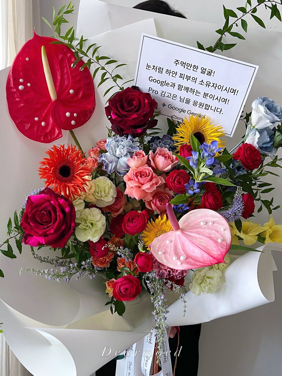 ggonecherie's tweet photo. google korea apparently sent kim goeun a flower bouquet and used one-way general cell’s iconic line:

“a face as small as a fist!
owner of skin as white as snow!
the one who is with google!
we are rooting for pro kim goeun”

what is this? kim goeun x google gemini new ad soon? 😍
