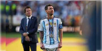 bengalbyte's tweet photo. Lionel Messi | ২০৩০-এর বিশ্বকাপে আর খেলবেন না মেসি, আন্তর্জাতিক ফুটবলকে বিদায় জানালেন লিওনেল মেসি!
👉👉👉 https://t.co/R0445BjXu7
#bengalbyte #banglashortnews #news #bengalishortnews #bengalinews #lionelmessi #messi #football #footballer #internationalfootball #messiretired https://t.co/3Q2GLZr1wp