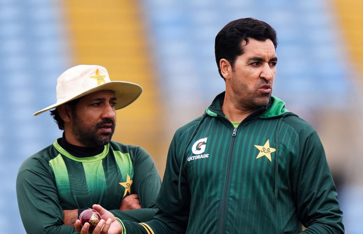 CallMeSheri1_'s tweet photo. 🚨 HUGE DECISION BY PCB. 🚨

Official - Sarfaraz Ahmed and Umar Gul have been sacked in the middle of the England tour.

- Mike Hesson and Ashley Noffke will take over as head coach and bowling coach respectively. 🇵🇰 https://t.co/ZpgmOqNqlN