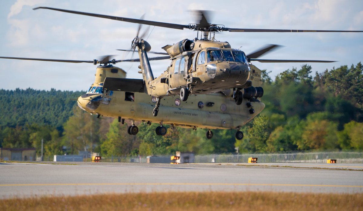USArmyEURAF's tweet photo. Blackhawks up.

Soldiers from 1-214th GSAB, 12th Combat Aviation Brigade, executed a simulated air assault during Saber Junction 26.

(Photo by Cpl. Grant Hockley)

#ThisIsUSAREURAF | #SaberJunction26 | #7thATC | #12thCombatAviationBrigade https://t.co/0XxVvNL6RI