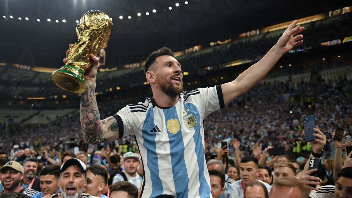 marcalpalazzolo's tweet photo. ¿Cuántos están de acuerdo en que Messi es el mejor jugador de la historia de fútbol?🤚 https://t.co/IXl6so9xf5