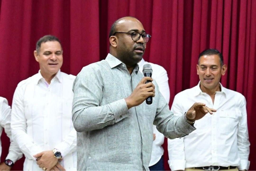 nconcepcion's tweet photo. La organización se fortalece cuando recorremos cada territorio, escuchamos a nuestra dirigencia y evaluamos de manera responsable el trabajo que estamos realizando. 💚🇩🇴

En esta ocasión, La Vega y Bonao fueron escenario de nuevas jornadas encabezadas por el presidente Leonel Fernández, como parte del proceso de seguimiento a las cinco metas que la Fuerza del Pueblo se ha trazado a nivel nacional.

Más que encuentros de evaluación, estas jornadas representan una oportunidad para reconocer el esfuerzo de nuestra militancia, revisar los avances alcanzados y asumir con mayor claridad los desafíos que tenemos por delante.

Desde la Secretaría de Formación continuamos comprometidos con acompañar a nuestra dirigencia en este camino, impulsando herramientas que contribuyan a una organización más preparada, activa y conectada con las necesidades de cada comunidad.

El fortalecimiento de la Fuerza del Pueblo se construye desde las bases, con participación, preparación y presencia permanente en cada territorio.

A nuestra dirigencia de La Vega y Bonao, nuestro reconocimiento por el trabajo y la entrega con que asumen esta responsabilidad. Continuamos construyendo, desde cada rincón del país, la organización que nos llevará hacia la victoria de 2028. 💚🇩🇴

#FuerzaDelPueblo #SecretaríaDeFormación #FormaciónPolítica