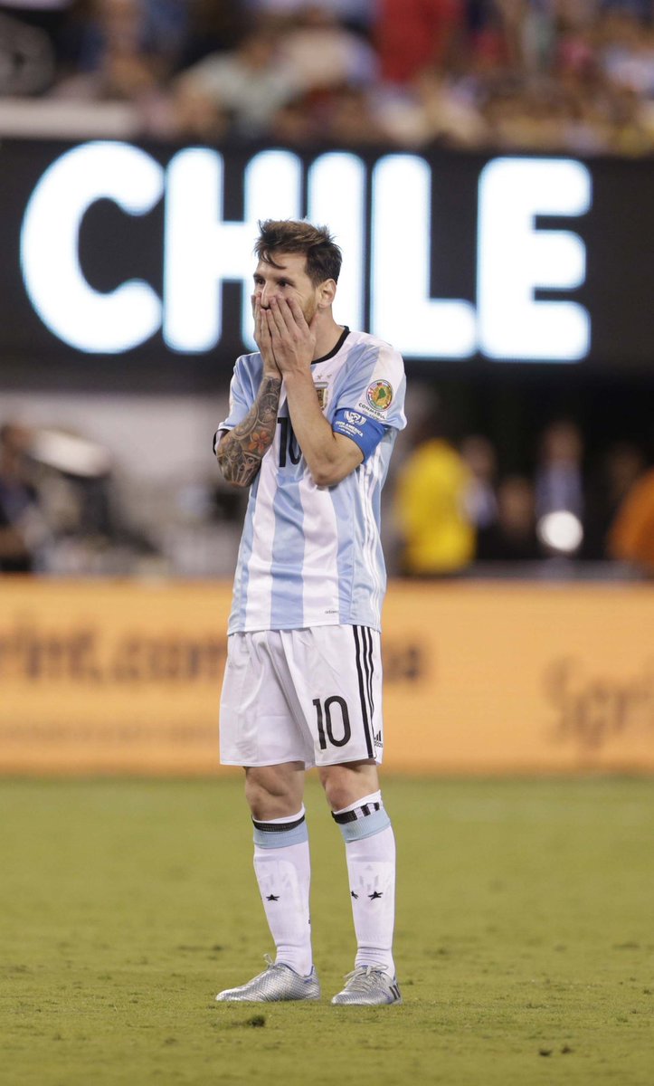 DespliegueFutCL's tweet photo. Lionel Messi es el primer futbolista que se retira DOS VECES de su Selección. https://t.co/d4CiitnMPT