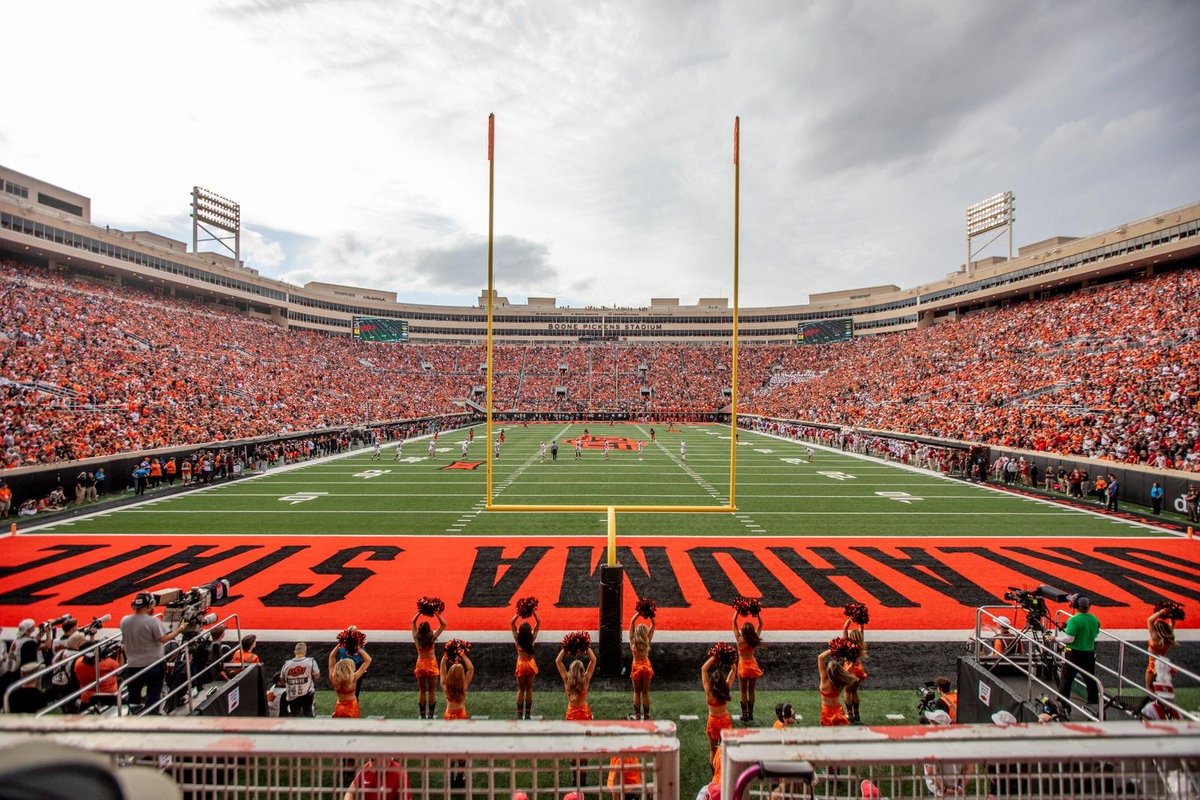 PistolRick's tweet photo. Meanwhile Oklahoma State fans after losing the Head Coach, Coordinators, 2 Qbs, 30+ players and 17 straight conference games https://t.co/JaF9n4n8Ks