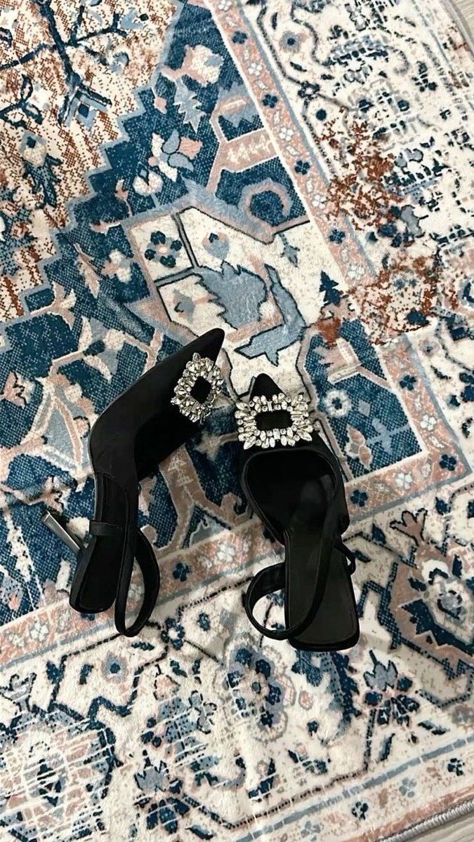 Sara60150's tweet photo. مين ينظفها ؟ ويدخلها في فمه 🤭 https://t.co/y1zNSPv8Yb