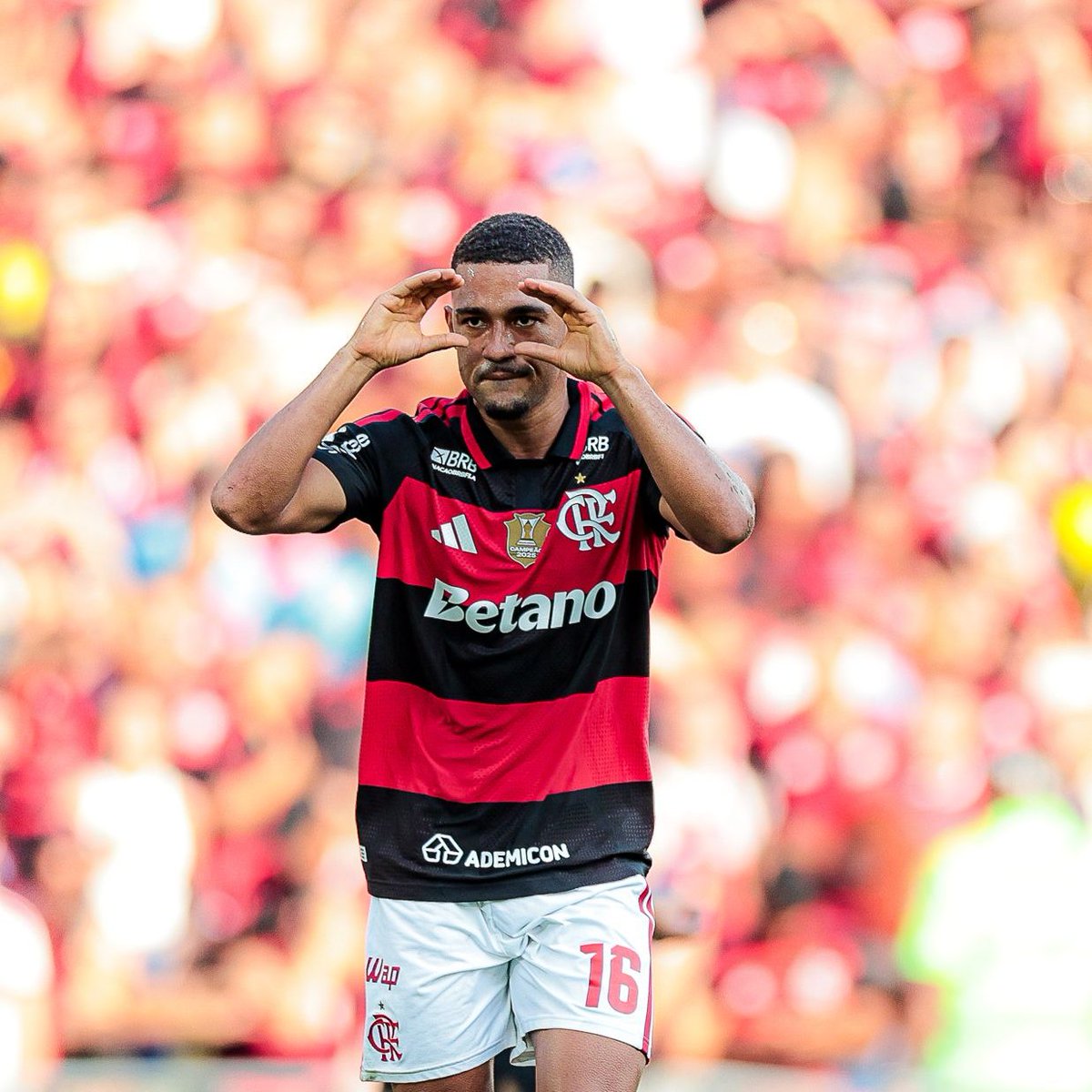 futtmais's tweet photo. Futebol é muito simples.

Ninguém é eleito o melhor jogador do Atlético de Madrid em uma temporada sendo ruim.

Samuel Lino deixou a desejar nos primeiros meses, mas já foi importante para o Flamengo em 2025, fez uma grande final na Libertadores e marcou o gol do título do Brasileirão.

Em 2026, engrenou de vez. Samuel Lino é craque.