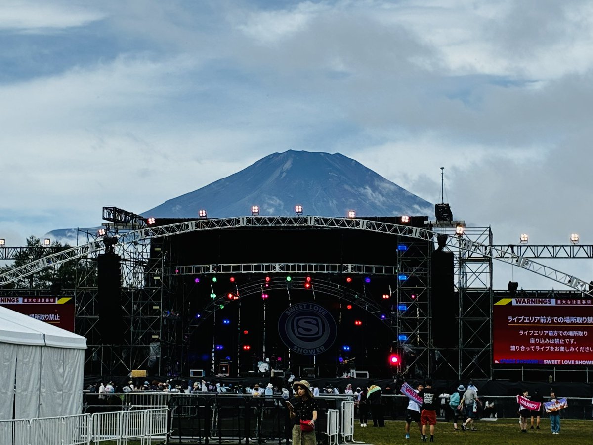 curi_shoe's tweet photo. 今まで何度か行ったけど、富士山が見えたラブシャは初めて！！🗻✨
いいことありそう！！（まだ余韻に浸っている） https://t.co/uKjHQZziO5