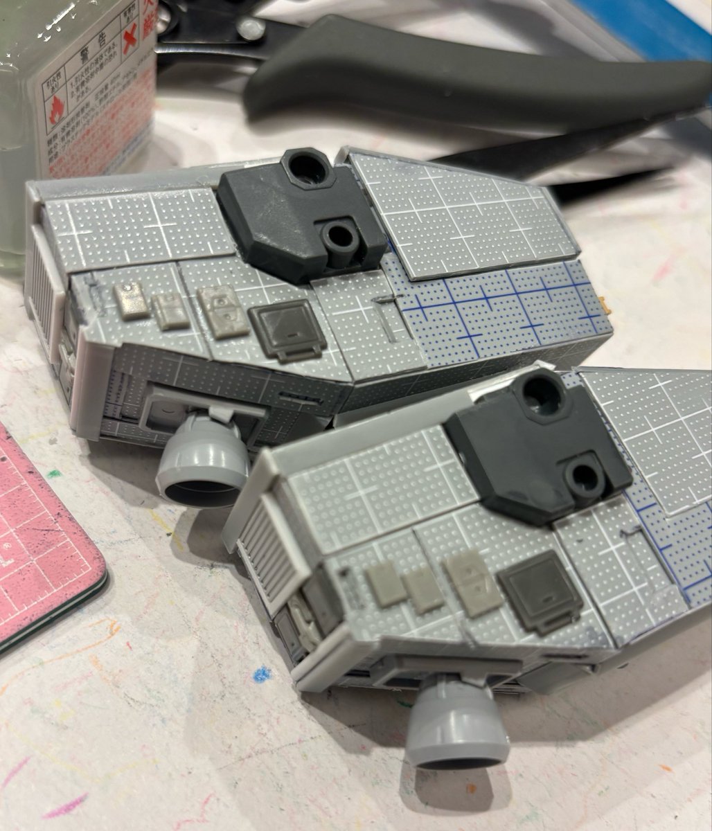 takemai100's tweet photo. #フロントミッションオルタナティブ
WAW作成記
胴体部分後方側面のディテールを追加する。
次はハードポイントの追加。 https://t.co/5Kkh7rIRZh