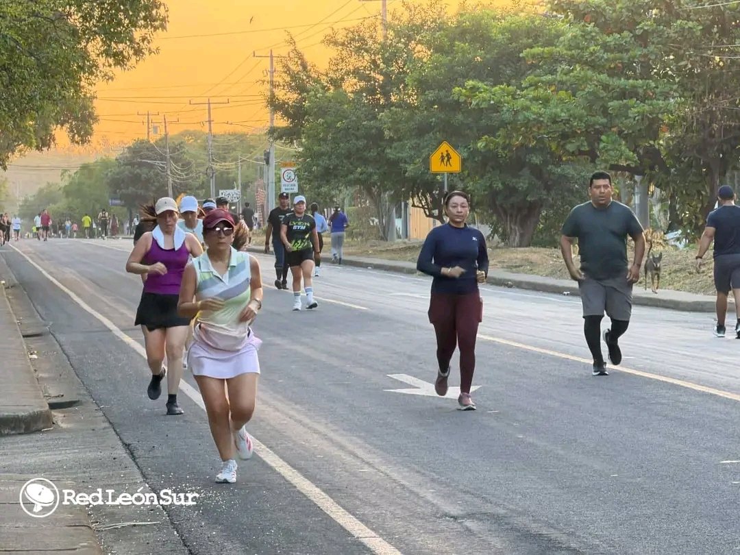 NormaYanina2's tweet photo. En Leon, Jóvenes del @nacionalmdaa  #GYMLyon #DrCoffee  Realizaron, maratón de 5 kms  #AfterRun
Una carrera Deportiva que reunió a jóvenes y participantes amantes de la actividad física, promoviendo el ejercicio, la sana recreación y los estilos de vida saludables.

#Nicaragua https://t.co/Ma1O7fMzqQ