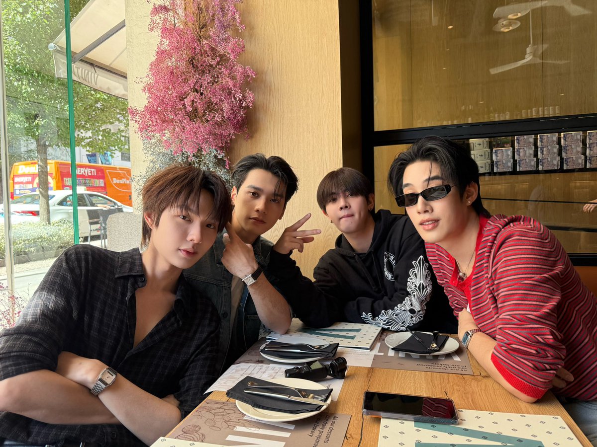 Ize6's tweet photo. เจ้า4ก้อนเติมพลัง อิน มาดริด 🥗

#KengNamping #TleFirstone https://t.co/usvwEYw7qz