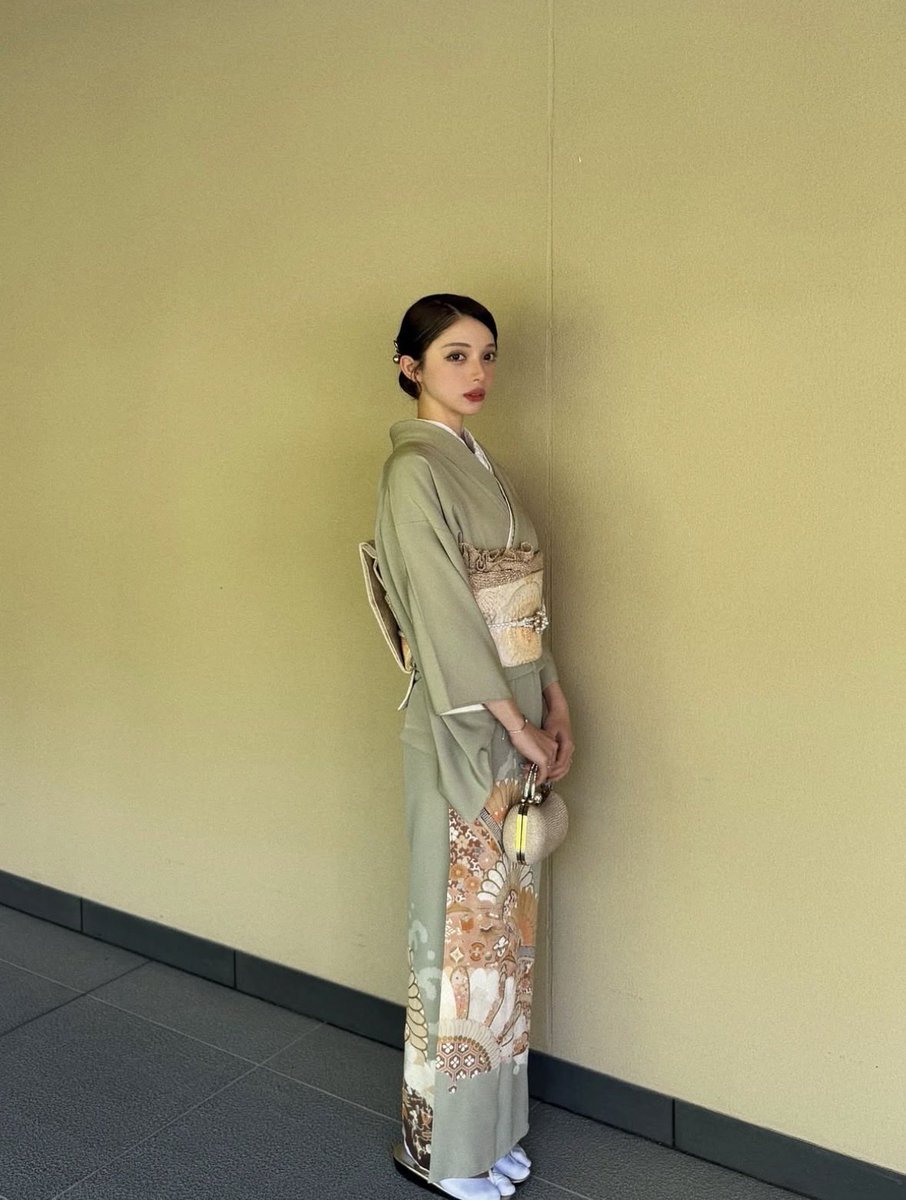 papiyonkun01's tweet photo. 渡辺リサさんと広島カープの小園海斗選手が離婚

渡辺リサさん、24歳でこの美しさをならバツ2で子供いても全然次見つかりそう
頑張ってほしいな https://t.co/CxbZ0YaQXr