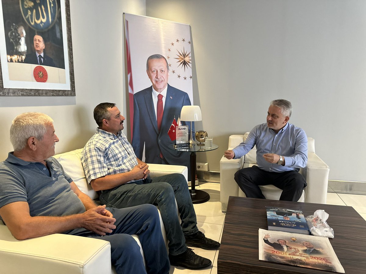 ayhan_salman's tweet photo. Yenişehir Çiçeközü Mahalle Muhtarımız Sn. Nizamettin Filiz ve aza Sn. Muzaffer Yılmaz misafirimiz oldu.

Mahallemiz ile ilgili yapılan çalışmaları, talep ve beklentileri konuştuk. 

Ziyaretleri için kendilerine teşekkür ediyor, muhtarımıza çalışmalarında kolaylıklar diliyorum. https://t.co/T8NkkAFDkI
