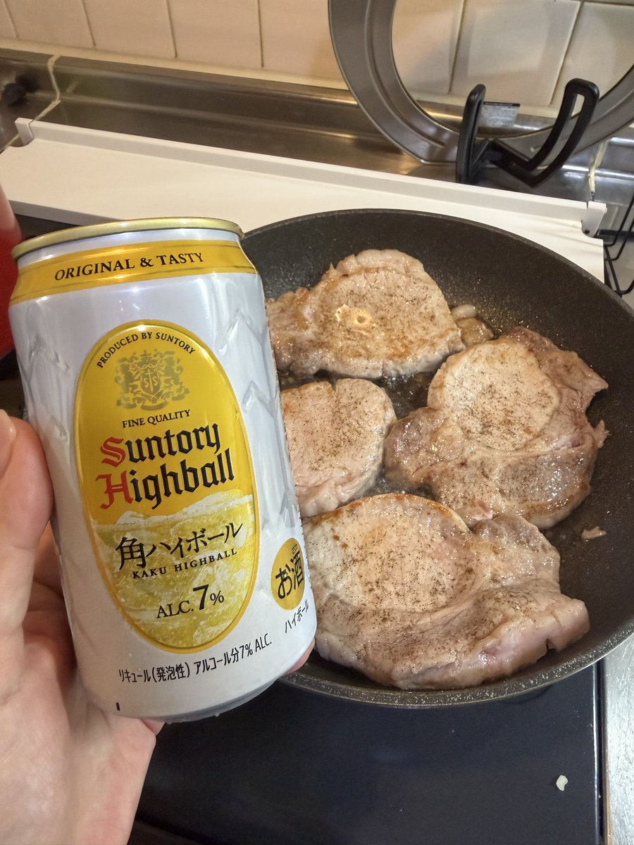 hossy_webdesign's tweet photo. 人生しんどいこといっぱいあるけどさ、
肉食っとけば何とかなるよね！
豚だけどさ！
何とかなるよね！！ https://t.co/eck8eLLkGN