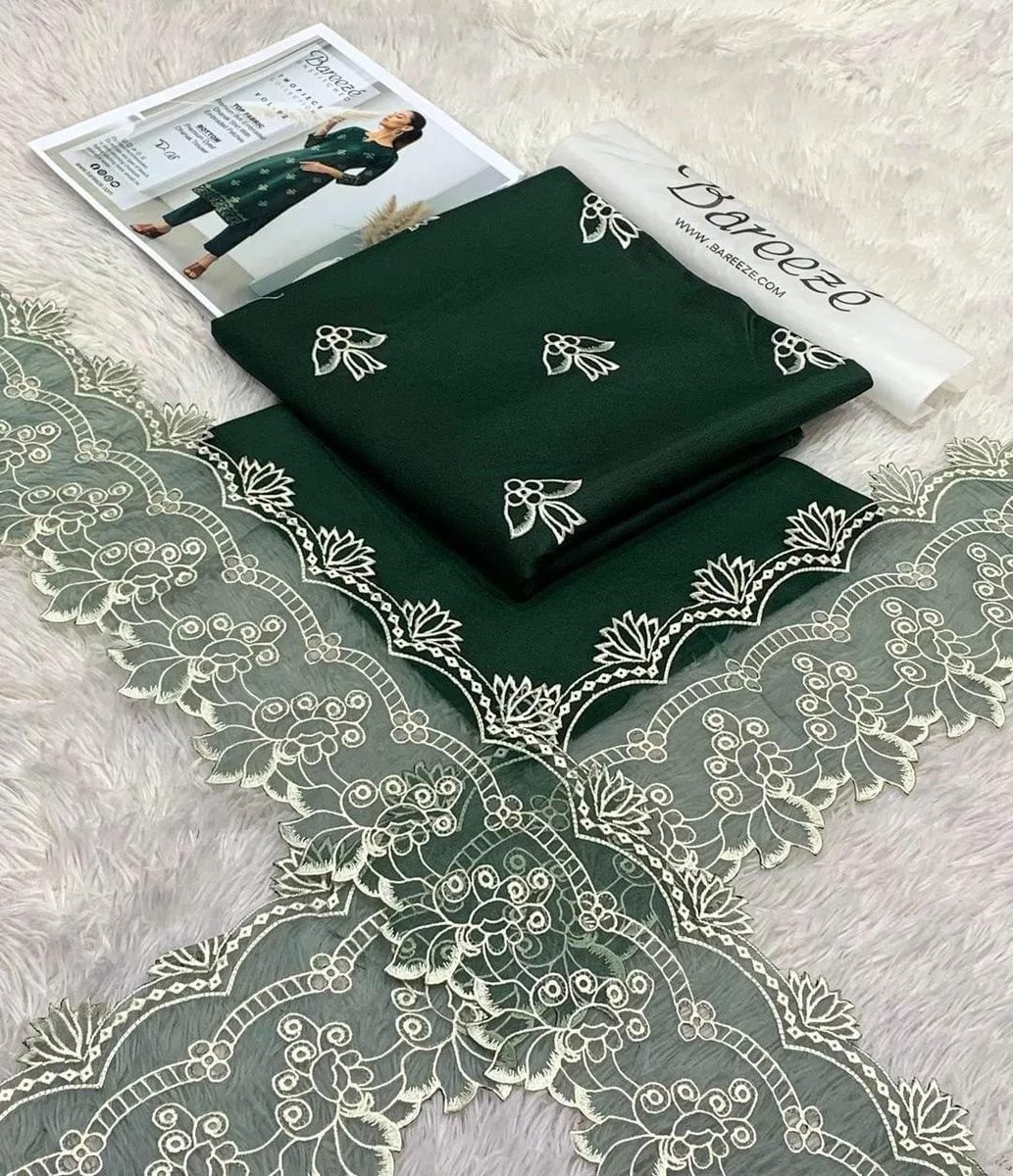 meharzafarprfa's tweet photo. •  Shirt Fabric: Lawn
•  Pattern: Embroidered
•  Trouser Fabric: Lawn
•  Number Of Pieces: 2 Pcs
•  Package Includes: 1 x Shirt, 1 x Trouser
•  Shirt Cutting: 2.75 Meter
•  Trouser Cutting: 2.25 Meter
•   Color: Green
Only Rs.2990 order now 
Contact no :03004498266 https://t.co/vL3VLynyv4