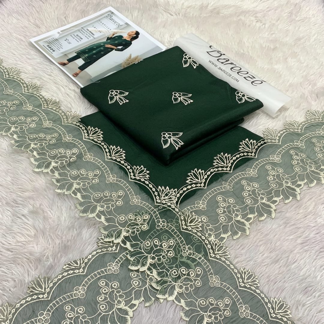meharzafarprfa's tweet photo. •  Shirt Fabric: Lawn
•  Pattern: Embroidered
•  Trouser Fabric: Lawn
•  Number Of Pieces: 2 Pcs
•  Package Includes: 1 x Shirt, 1 x Trouser
•  Shirt Cutting: 2.75 Meter
•  Trouser Cutting: 2.25 Meter
•   Color: Green
Only Rs.2990 order now 
Contact no :03004498266 https://t.co/vL3VLynyv4