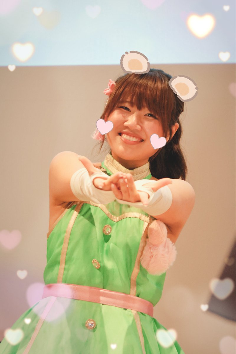 tekuteku_k's tweet photo. ライブの終盤目の前にひめちゃんいて恥ずかしくてあまり見ないようにしてたらサイン会で
👸｢めっちゃ立ち位置よくなかった？😚｣
🐻️｢ね！最初遠かったから嬉しかった☺️｣
👸｢でもさ、気まずそうにするのやめれる？🥺笑｣
って言われたけど大スキすぎてむりです😳
今度はガン見がんばる😌👀🩷💚 https://t.co/Yuxokf9nnw