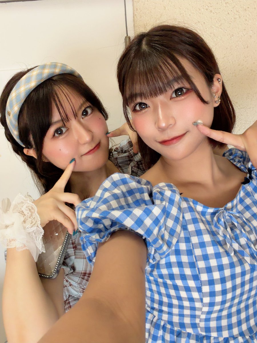ri__0312_'s tweet photo. うちの大好きなふたりが辞めちゃうのほんとに悲しい😭

1枚目あいるちゃん🫶(@ai_ru1014 )
うちが初めての定期出る時同じチームで一番最初に話しかけてくれた子‼️普段からめちゃくちゃアイドル！って感じでほんとに可愛いの😭

2枚目ららぽん🫶(@rara_neko78 )
唯一一緒にご飯食べいくくらい仲良くなれたお友達‼️昨日も定期終わりご飯行って一緒に帰ったけどこれがもうなくなるのかなって思ったらほんとに悲しくて別れ際泣きそうでした😭