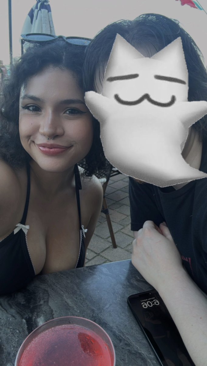 paybrat_'s tweet photo. you’re at work while we enjoy the beach. perfect balance <3 https://t.co/4Fu8kjRNmP