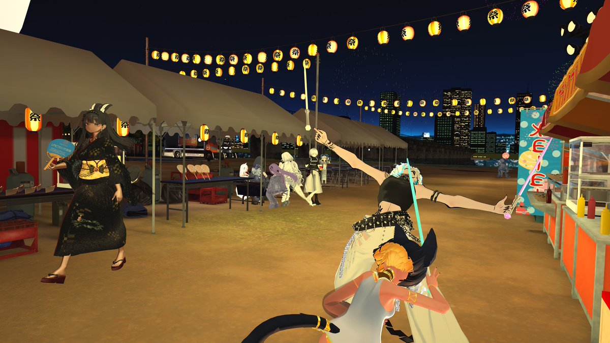Leona_VRchat's tweet photo. そして、クンロク花火大会🎆

出店ではしゃぐ部員たちが楽しそうすぎて、
VRである事を忘れちゃうね

#九六部活日誌 https://t.co/7fcC5Ee3A4