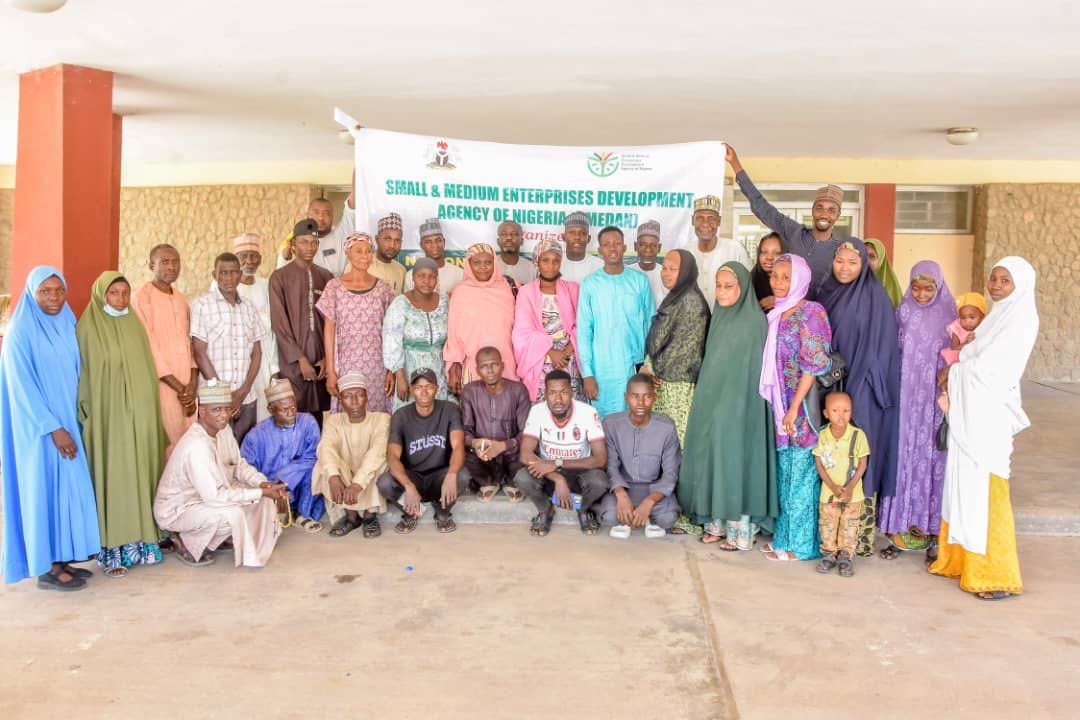 HonIbrahim10's tweet photo. @SMEDANGov 𝐍𝐨 𝐞𝐪𝐮𝐢𝐩𝐦𝐞𝐧𝐭 𝐬𝐞𝐞𝐧 𝐥𝐚𝐬𝐭 𝐲𝐞𝐚𝐫 𝐰𝐡𝐲 𝐚𝐫𝐞𝐰𝐚 𝐩𝐞𝐨𝐩𝐥𝐞 𝐛𝐮𝐭 𝐨𝐭𝐡𝐞𝐫 𝐬𝐨𝐮𝐭𝐡𝐞𝐫𝐧 𝐬𝐨𝐮𝐭𝐡𝐰𝐞𝐬𝐭 𝐭𝐡𝐞𝐲 𝐡𝐚𝐯𝐞 𝐫𝐞𝐜𝐞𝐢𝐯𝐞 𝐭𝐡𝐞𝐢𝐫 𝐦𝐚𝐭𝐞𝐫𝐢𝐚𝐥 𝐩𝐥𝐞𝐚𝐬𝐞 𝐰𝐞'𝐫𝐞 𝐜𝐚𝐥𝐥����𝐧𝐠 𝐲𝐨𝐮𝐫 𝐚𝐭𝐭𝐞𝐧𝐭𝐢𝐨𝐧. https://t.co/Vk7bGDg1zw