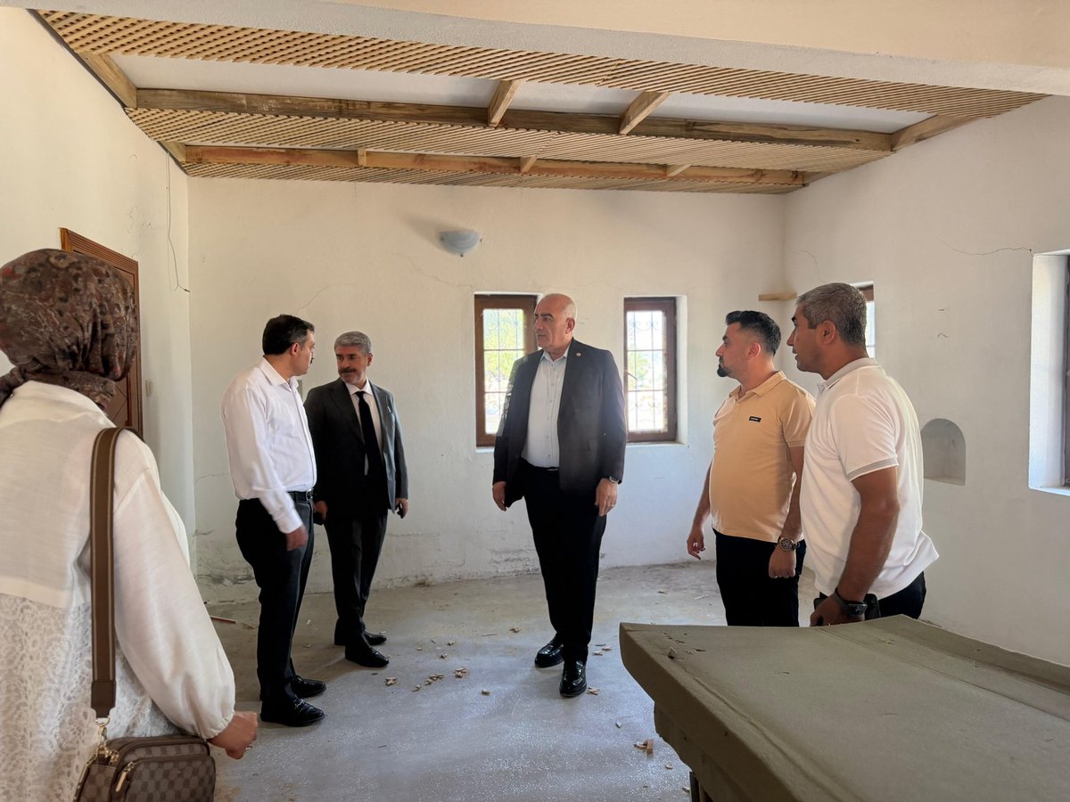 omer_erturkk's tweet photo. 📍 Besni Belediyesi Gastronomi Merkezi

AK Parti Adıyaman Milletvekilimiz Sayın @HuseyinOzhan_ , Belediye Başkanımız Sayın Reşit Alkan, Kadın Kolları Başkanımız Sayın Semra Semiz, Gençlik Kolları Başkanımız Sayın Umut Yavuz ve teşkilatımızla birlikte, Belediyemiz tarafından yapımı sürdürülen Gastronomi Merkezi inşaat alanını ziyaret ettik.

Devam eden çalışmaları yerinde inceleyerek proje hakkında bilgi aldık. 🍽️

Besni’mizin gastronomi kültürünü yaşatacak ve şehrimize değer katacak bu önemli yatırımın ilçemize hayırlı olmasını diliyoruz.
@abuyukgumus @hakanaksu058 @farukaytek @resulkurt34 @dr_ishaksan @MustafaAlkayis @avekremcadir @zeki_tutar @AkPartiBesni
