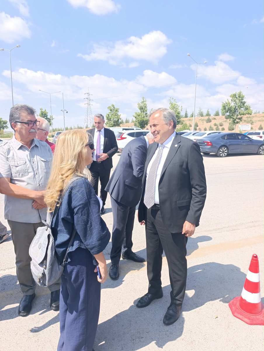 Seyit_TORUN's tweet photo. Yeni Parti’nin kapısını açmadan önce toprağa dokunduk.

Çünkü siyaset; tabela asmak değil, milletin gönlünde kök salmaktır.

Bugün diktiğimiz fidan; adaletin, umudun ve yeni bir başlangıcın sembolü olsun.

Türkiye’de artık YENİ bir dönem başlıyor.

@yenipartiyiz @eczozgurozel https://t.co/RhjPL5mjsQ