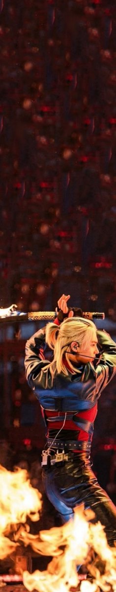 WeekendftWafa's tweet photo. Hyunjin is the King of Mama performance https://t.co/V4L0yadohT