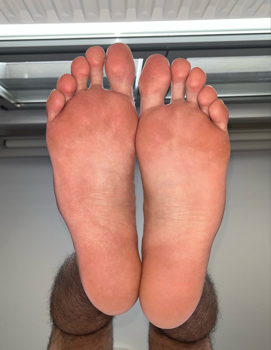 bimaitis19's tweet photo. Little bit dirty today! 🤭

Hoy un poco sucios! 🫣

#malefeet #gayfeet #footfetish #piesdehombre #fetichedepies #tickling https://t.co/P7BH4X36vy