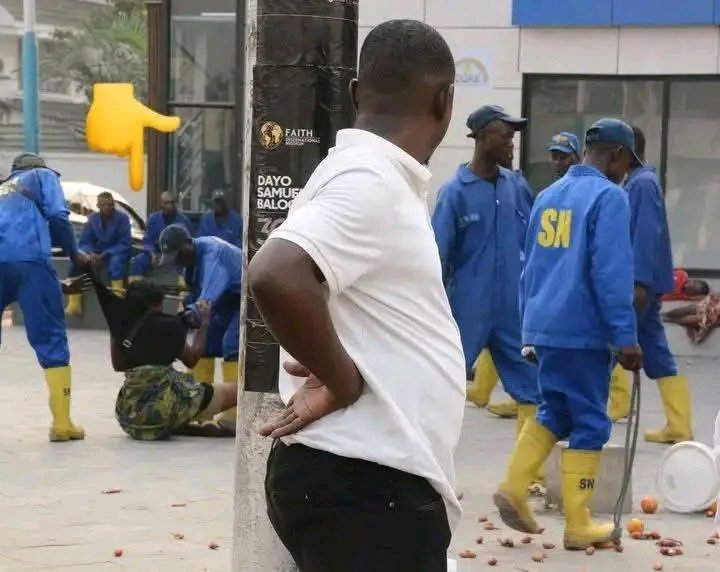 BilamboPat30382's tweet photo. đšđ© #Kinshasa : #Patrick #Bilambo #Kabeya, DG de Kin Africanews24, dĂ©nonce les mĂ©thodes de la #TaskForce du Service national.
« Je condamne ces pratiques qui, selon moi, dépassent la mission qui leur avait été confiée à Kinshasa », déclare-t-il.
Il apporte son soutien Ă la ministre provinciale de lâIntĂ©rieur, #LĂ©on #Mulumba, et appelle le gouvernement provincial Ă collaborer avec la Task Force afin de prĂ©server la tranquillitĂ© de la population.
Patrick Bilambo Kabeya affirme Ă©galement que cette opĂ©ration « nâa pas Ă©tĂ© ordonnĂ©e par le PrĂ©sident de la RĂ©publique » et rappelle que les droits des citoyens doivent ĂȘtre respectĂ©s. @Presidence_RDC @DeniseNyakeru
#RDC #Kinshasa #ServiceNational