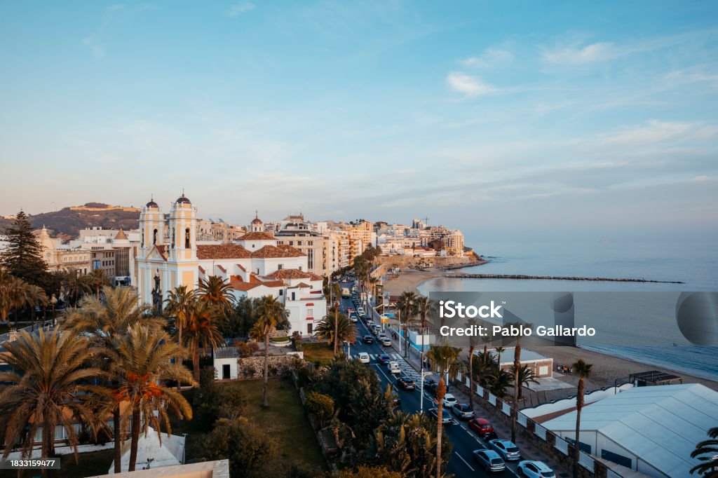 Recomendodromo's tweet photo. 🌑 ¿Dónde ver el eclipse solar total del 2 de agosto de 2027? 🇪🇸 Tarifa, Cádiz, Marbella, Ceuta… En Recomendódromo analizamos los mejores destinos para vivirlo y convertirlo en un viaje.👇
https://t.co/F2cesRs7Wi
#Eclipse2027 @bookingcom @discover_cars @mola_viajar @viajablog https://t.co/yqBw1oFzQl