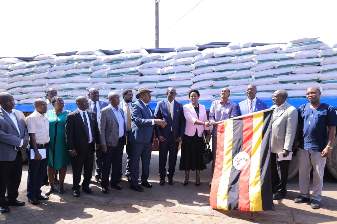 ChimpReports's tweet photo. Government Launches Fertiliser Distribution to Boost Agricultural Productivity and Restore Soil Fertility
https://t.co/JDRbOcIKzd 
#ChimpReportsNews https://t.co/UkH4BmCJ3x