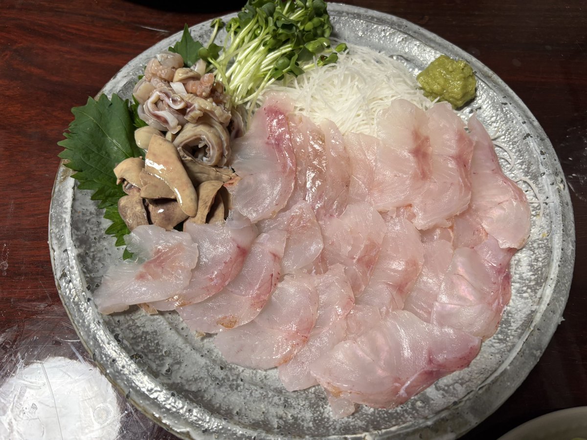 will_jun722's tweet photo. 本日の酒のアテは
#うっかりカサゴの刺身
コリコリ感が最高‼️
そして超珍味
胃袋、肝の湯引き
胃袋のコリコリ感、肝の甘味
あ〜っ…酒が進んでしまう☺️ https://t.co/rwRqg86haM