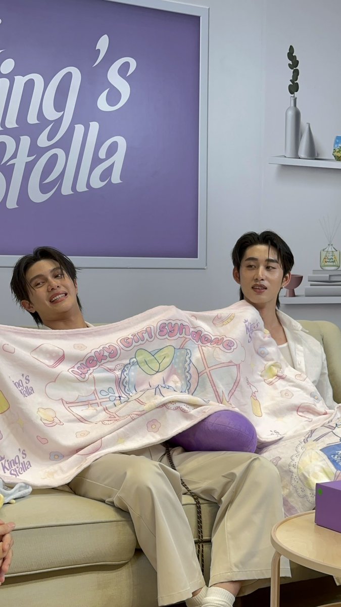 kingstella_th's tweet photo. แอร์มันหนาวหน่อ 

FRAGRANT WITH WILLIAMEST

#KingStellaxWilliamEstLIVE
#KingStella
#FeelTheBloom https://t.co/j90ulCEI7Q