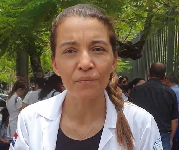 BogadoMayor's tweet photo. 12.000.000 
de costo por consulta de cada uno de los pacientes

La Dra. Planillera del Sindicato de Medicos, Rosana,  realizo solo 27 consultas en un año, cuyo costo anual de sus salarios que lo paga el pueblo es de Gs. 325.000.000.
Basta de Privilegios.
Gobierno ANR. https://t.co/Me5g8i6cGA