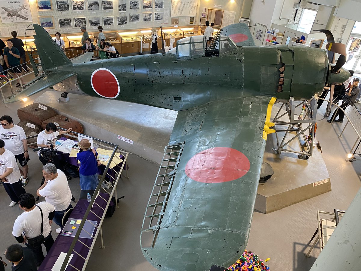 ekatopep's tweet photo. 日曜は久しぶりのソロツー^ ^
駐車場は満パン。
この機体、九州の大村から出撃してたとか…
明日からもうしばらく見れないのね…

その後、こうも岬へ！
景色いいけど暑すぎた🫠
灯台の裏に隠しダンジョンめっけ‼️獣道を進むと岬の先っぽ下へ✨
でも崖を虎ロープだし、またデカい猪逃げたし怖かった。 https://t.co/OXfSSvG8lJ