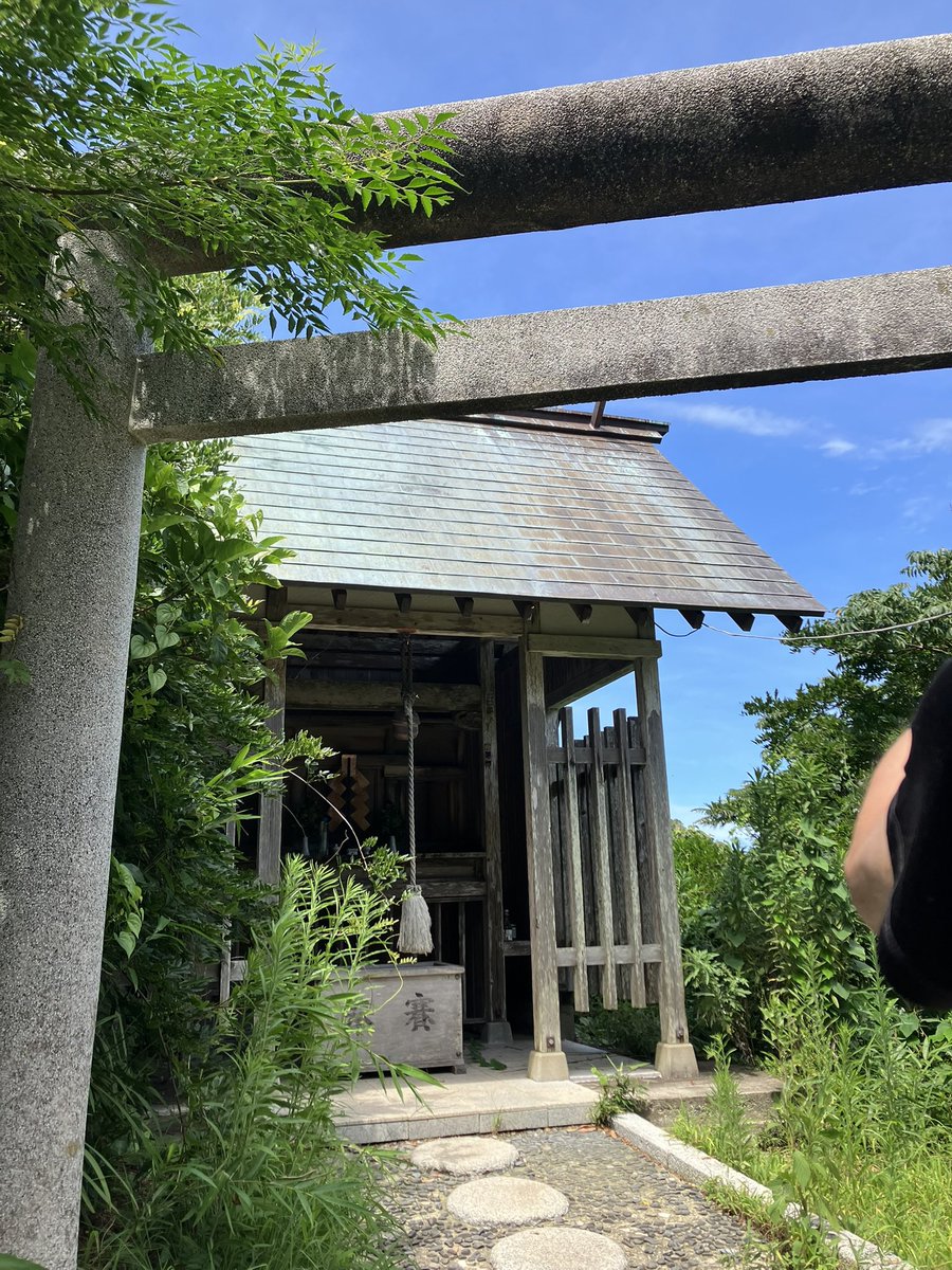 boabored's tweet photo. #遠見岬神社 宮司様のご厚意により一ヶ月越しにて #御朱印 を拝受🙏
豪雨の事もあって無理なお願いだったと悔いてもいたけど、御縁を感じずにはいられない安房神社(忌部氏)の流れを汲むお社であり、さらに九百九十九体目の御朱印が遠見岬神社であったらなぁ〜…と言う願い🙏ありがとうございます。 https://t.co/9wx62AY1yF