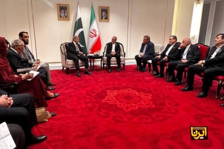 AnasMallick's tweet photo. Pakistan's PM @CMShehbaz meets Iran's President Dr Pezeshkian here in Bishkek at the Sidelines of SCO -- Review the latest developments and trends in cooperation between Tehran and Islamabad

Image via IRNA https://t.co/LiGGffFhPe