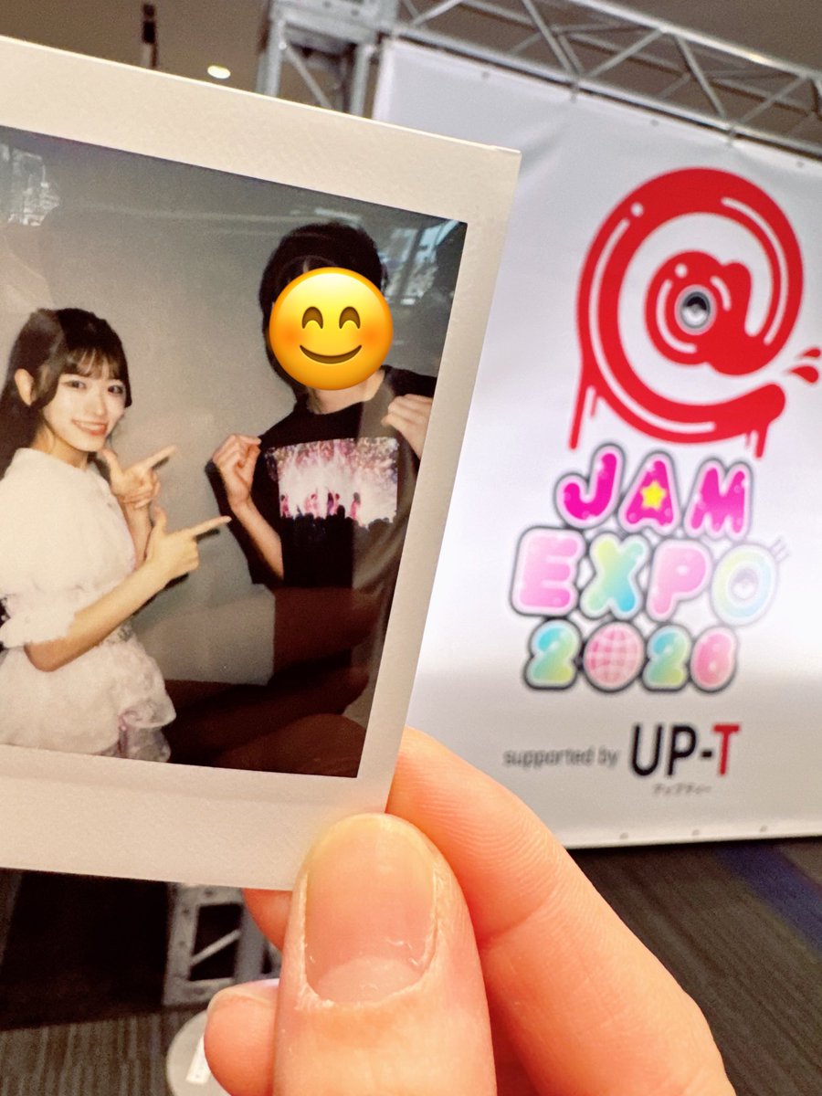 yyaokkin's tweet photo. 昨日はありがとうな！キラキラしてるって言葉がハマるアイドルじゃなくて生き生きと自分魅せるアイドル！モナキコラボの頭回しダンスもフィロのスもアツかったぜ
クラスTシャツみたいに塗って言ったからほとんどその話になってしまったけど笑笑
#開歌
#山村伶那
#むーさんとチェキ
#アットジャム https://t.co/7Mz16Npehs