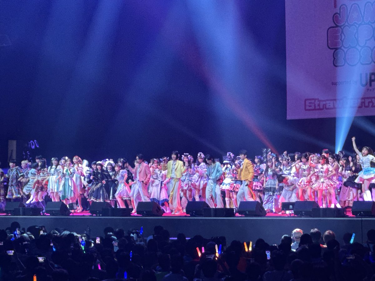yyaokkin's tweet photo. 昨日はありがとうな！キラキラしてるって言葉がハマるアイドルじゃなくて生き生きと自分魅せるアイドル！モナキコラボの頭回しダンスもフィロのスもアツかったぜ
クラスTシャツみたいに塗って言ったからほとんどその話になってしまったけど笑笑
#開歌
#山村伶那
#むーさんとチェキ
#アットジャム https://t.co/7Mz16Npehs
