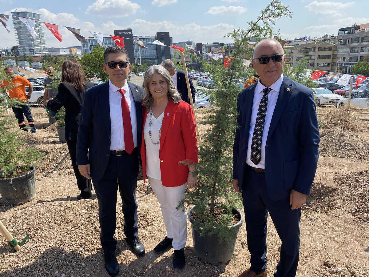 SibelSuicmez's tweet photo. Yeni Parti’mizin genel merkezini ağaçlarımızı dikerek açtık.

Milletin kurduğu, büyüttüğü partimizi milletimiz iktidar yapacak.

Yolumuz açık olsun. https://t.co/wBPJtSKRzT