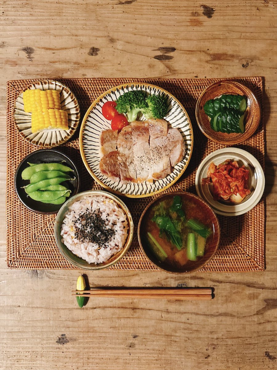 straight_703's tweet photo. 今日の晩ごはん
豚ロースのステーキ https://t.co/xC1Nqi34xg
