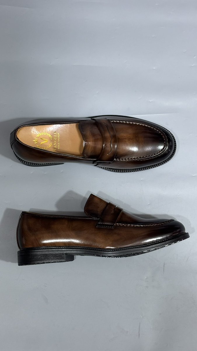 _The_Glover's tweet photo. ‼️RESTOCKED‼️

THREAD OF AVAILABLE ITEMS

AVAILABLE IN SIZES 40.5-45.5

200 CEDIS ONLY 

SEND A DM TO PURCHASE OR TEXT ME ON 0507383098

SHOP IS LOCATED AT TUDU, CLOSE TO STANBIC BANK https://t.co/7JR2s5Q0f0